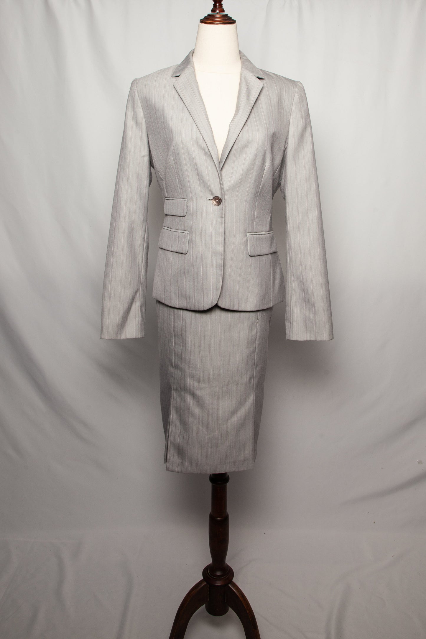 new calvin klein gray pinstripe skirt suit size 4