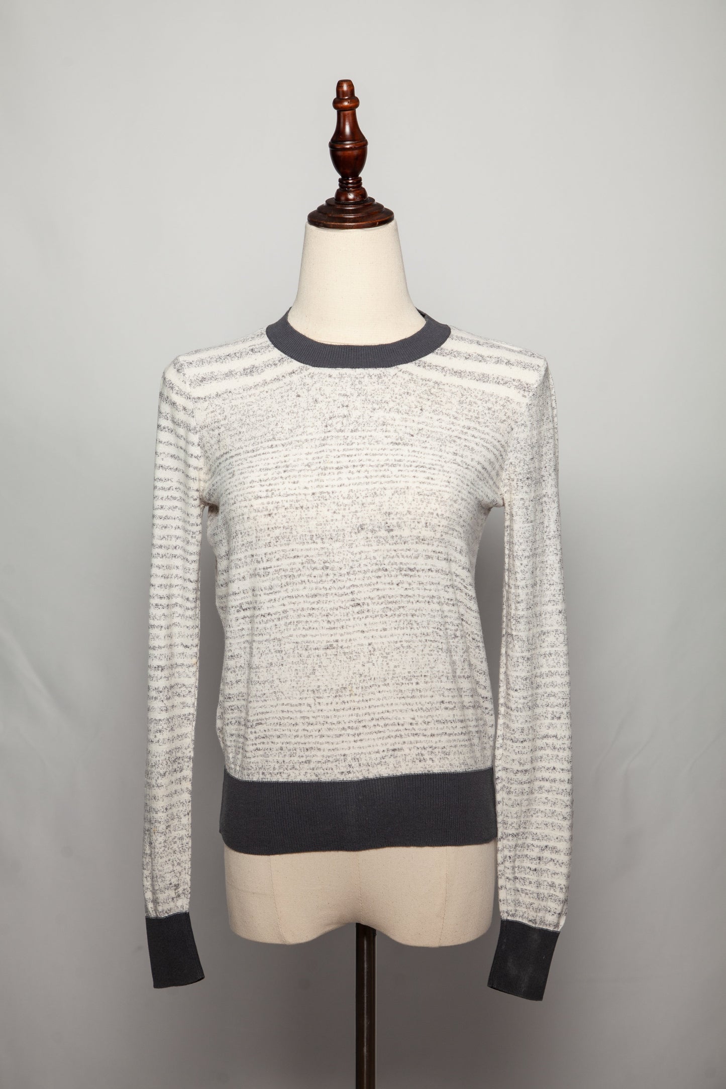 average atm gray viscose sweater size s with pattern