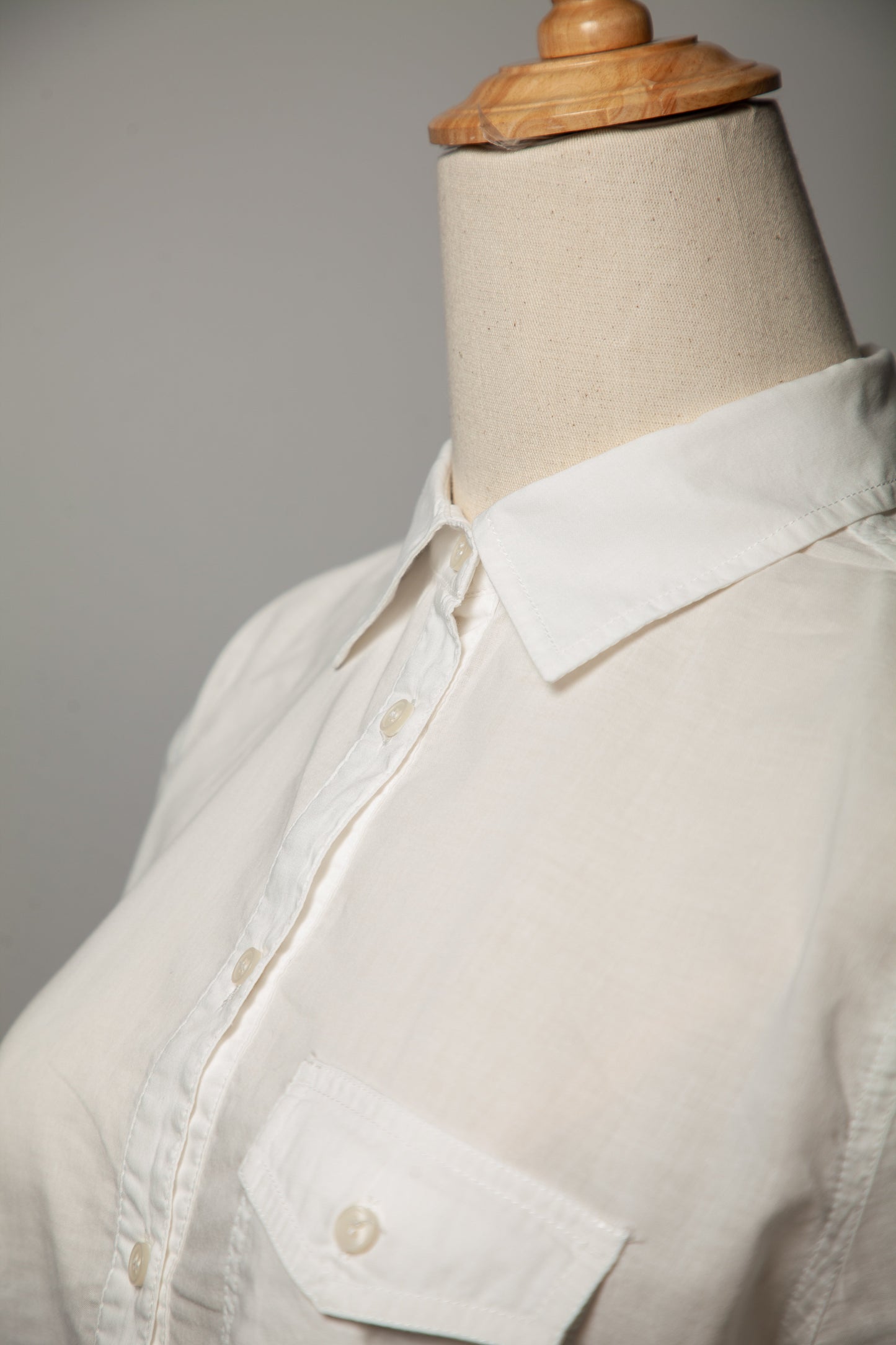 good j. crew white cotton long sleeve button-up shirt women