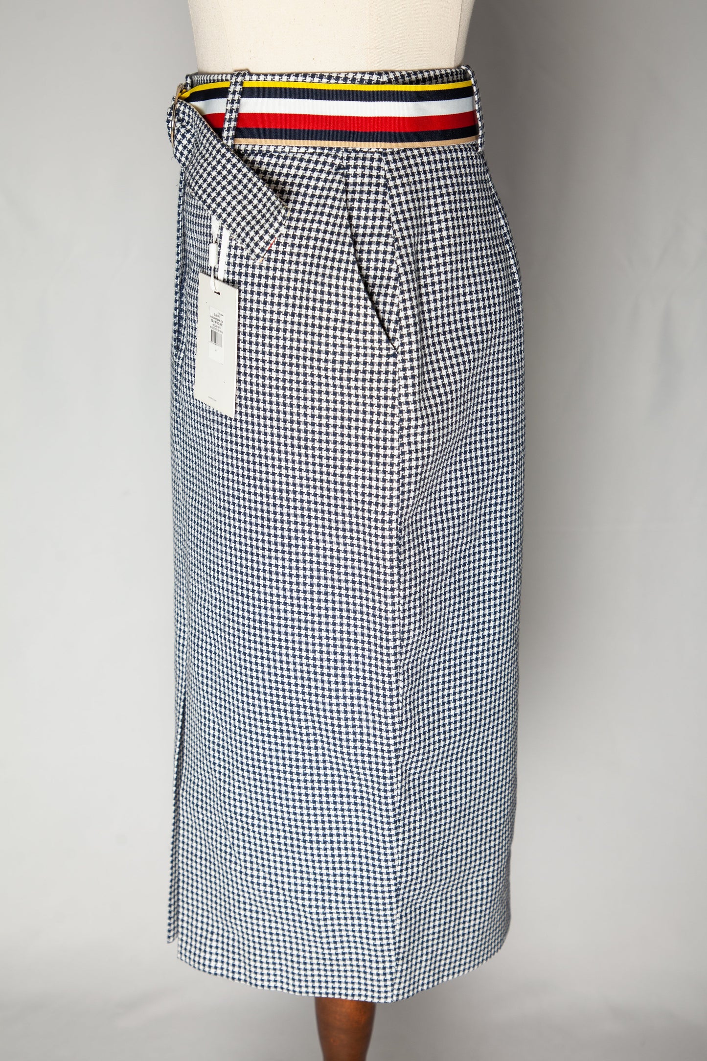 new tommy hilfiger black high-waisted skirt xs with striped belt