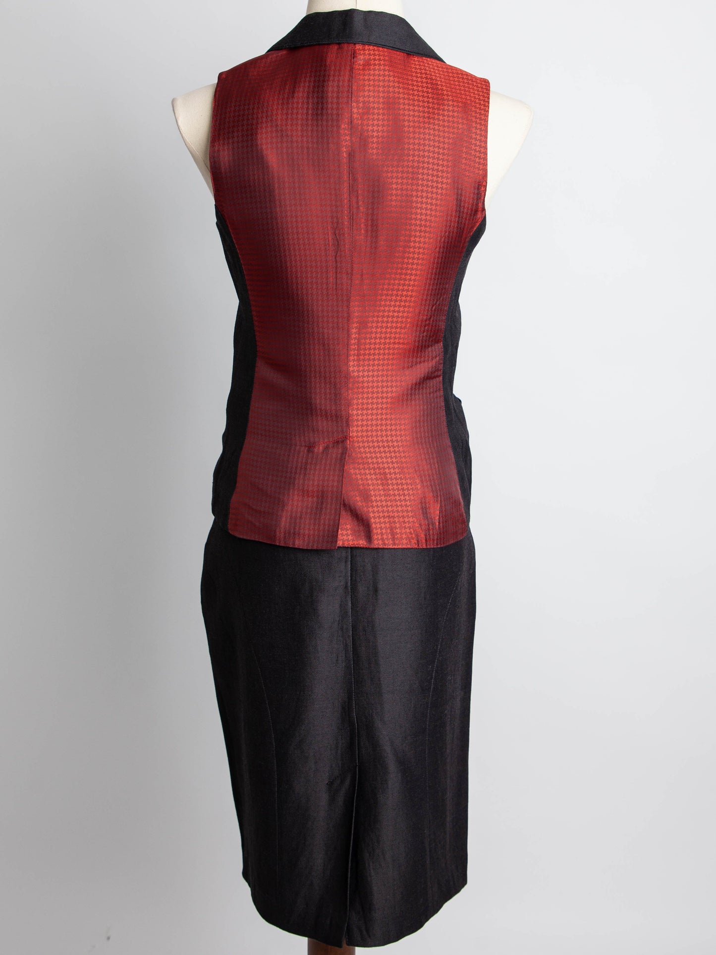 good ted baker black sleeveless two-piece outfit vest & skirt
