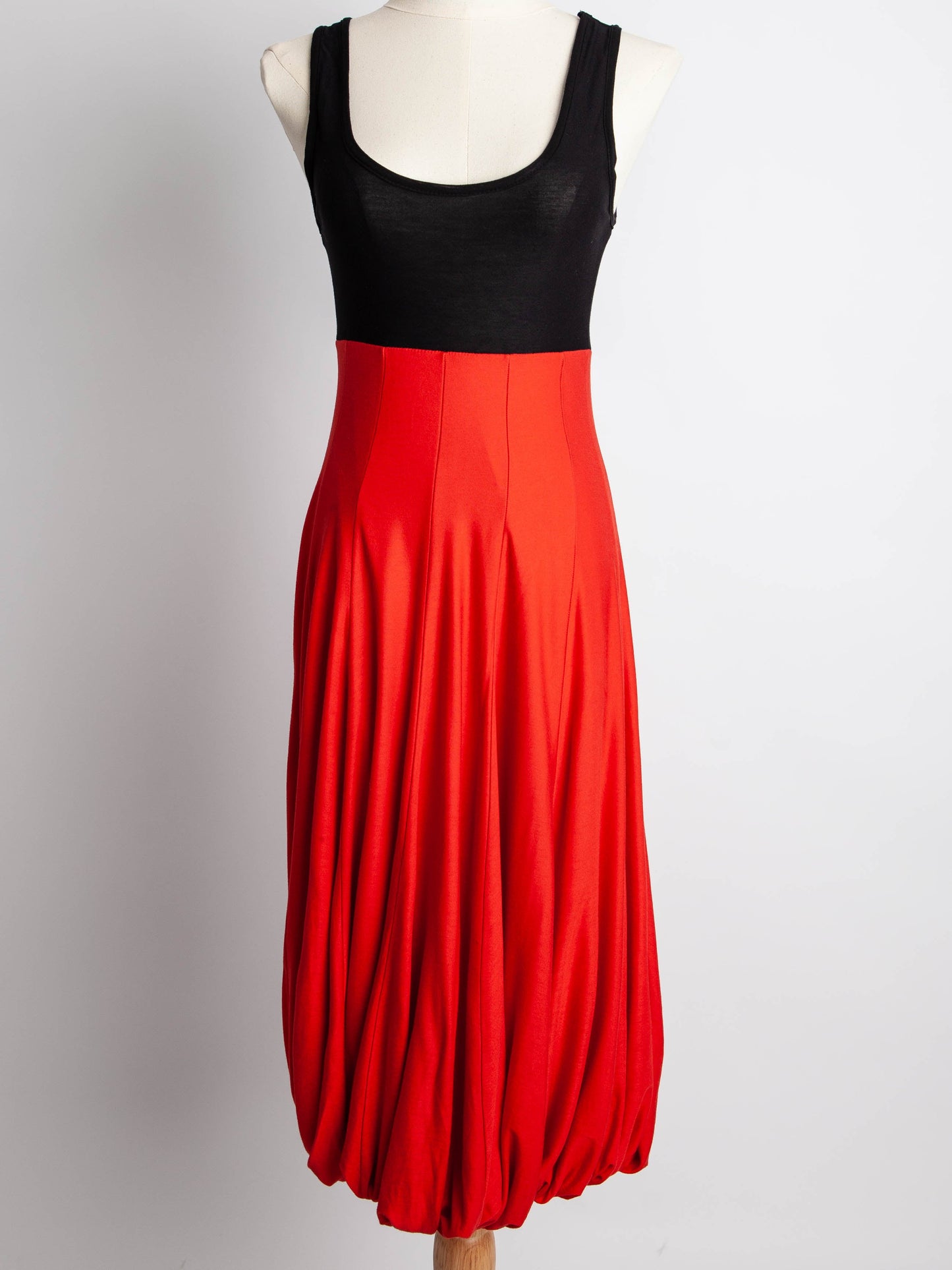 good alexander mcqueen red viscose dress size xs with black top