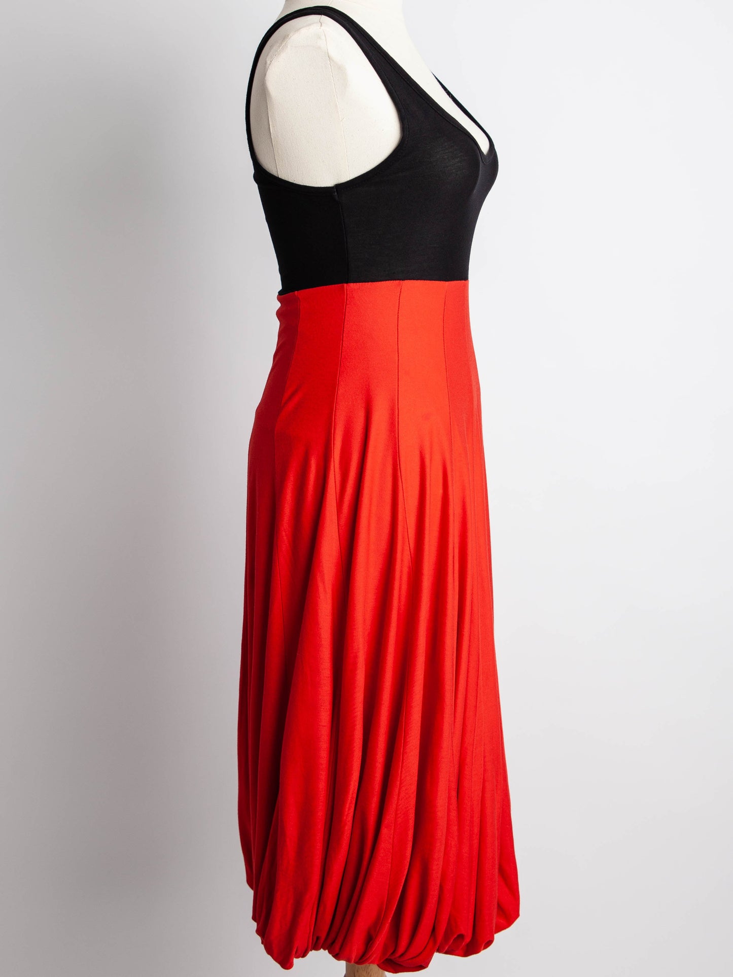 good alexander mcqueen red viscose dress size xs with black top