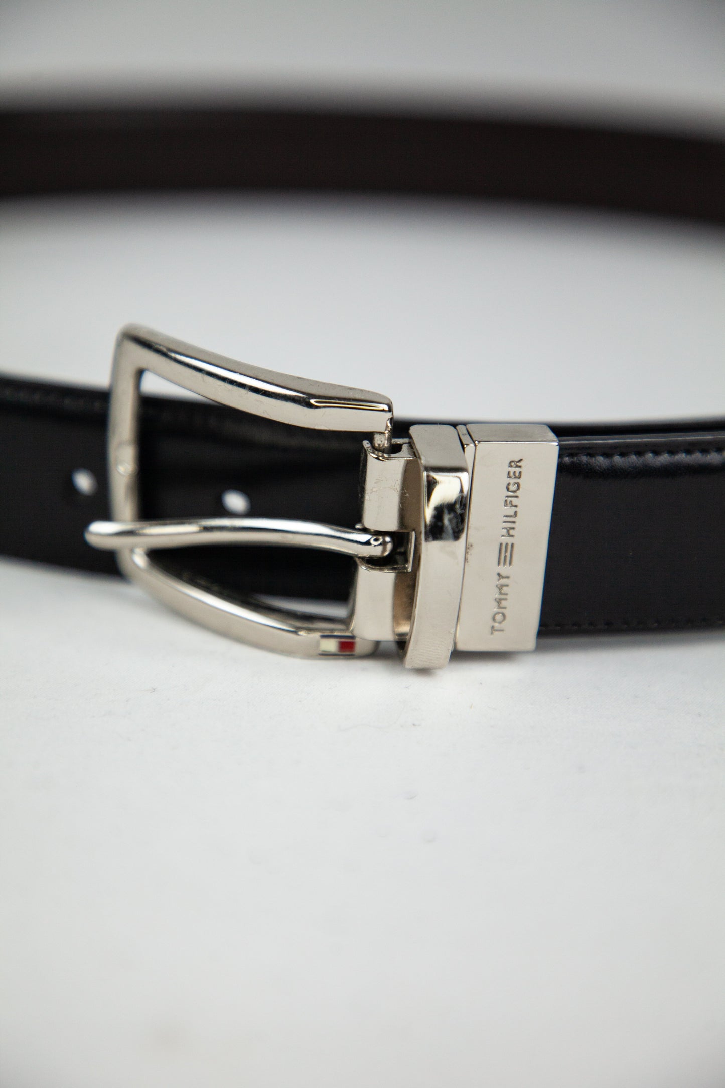 good tommy hilfiger black genuine leather belt with silver buckle