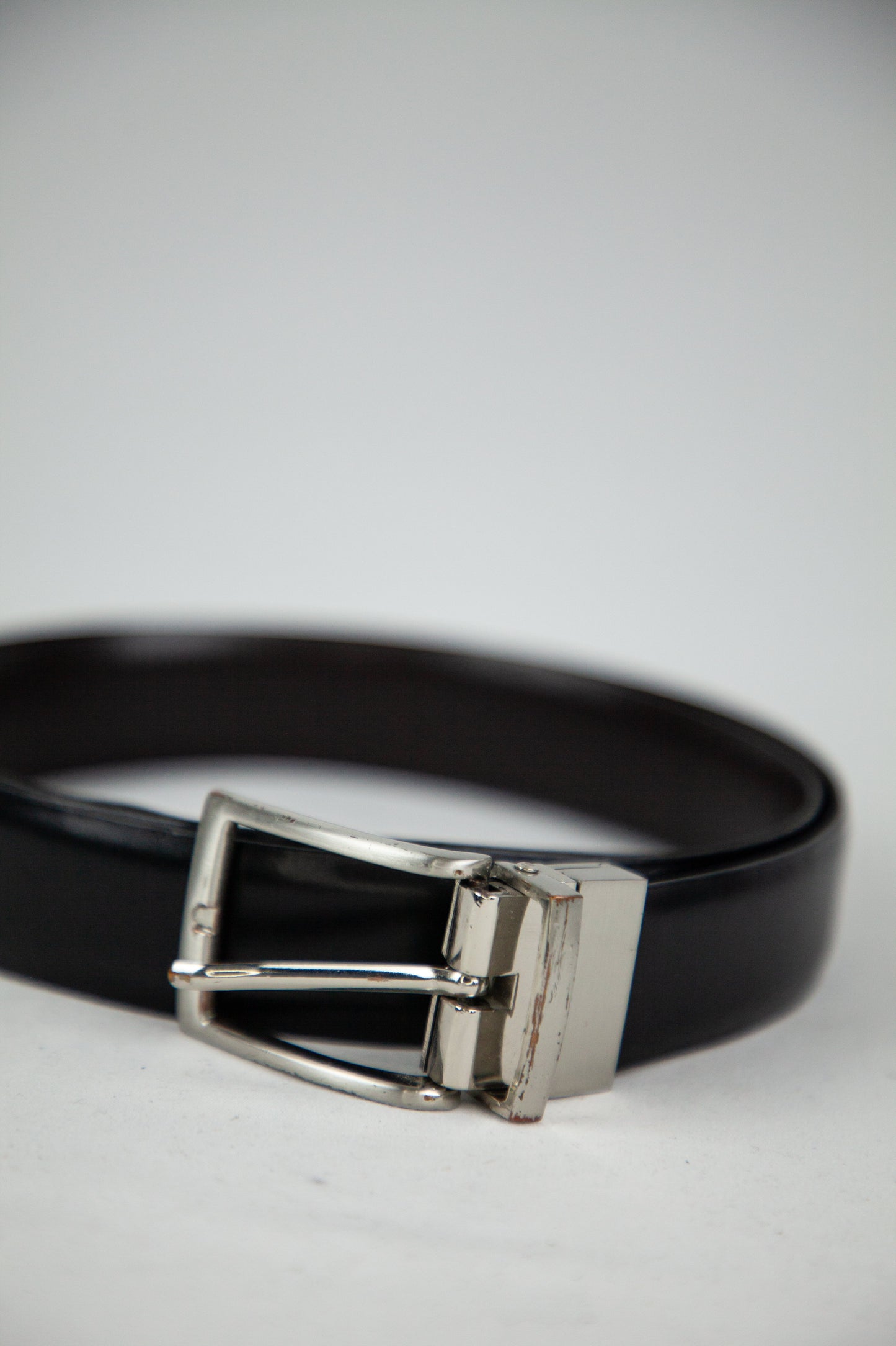 good tommy hilfiger black genuine leather belt with silver buckle