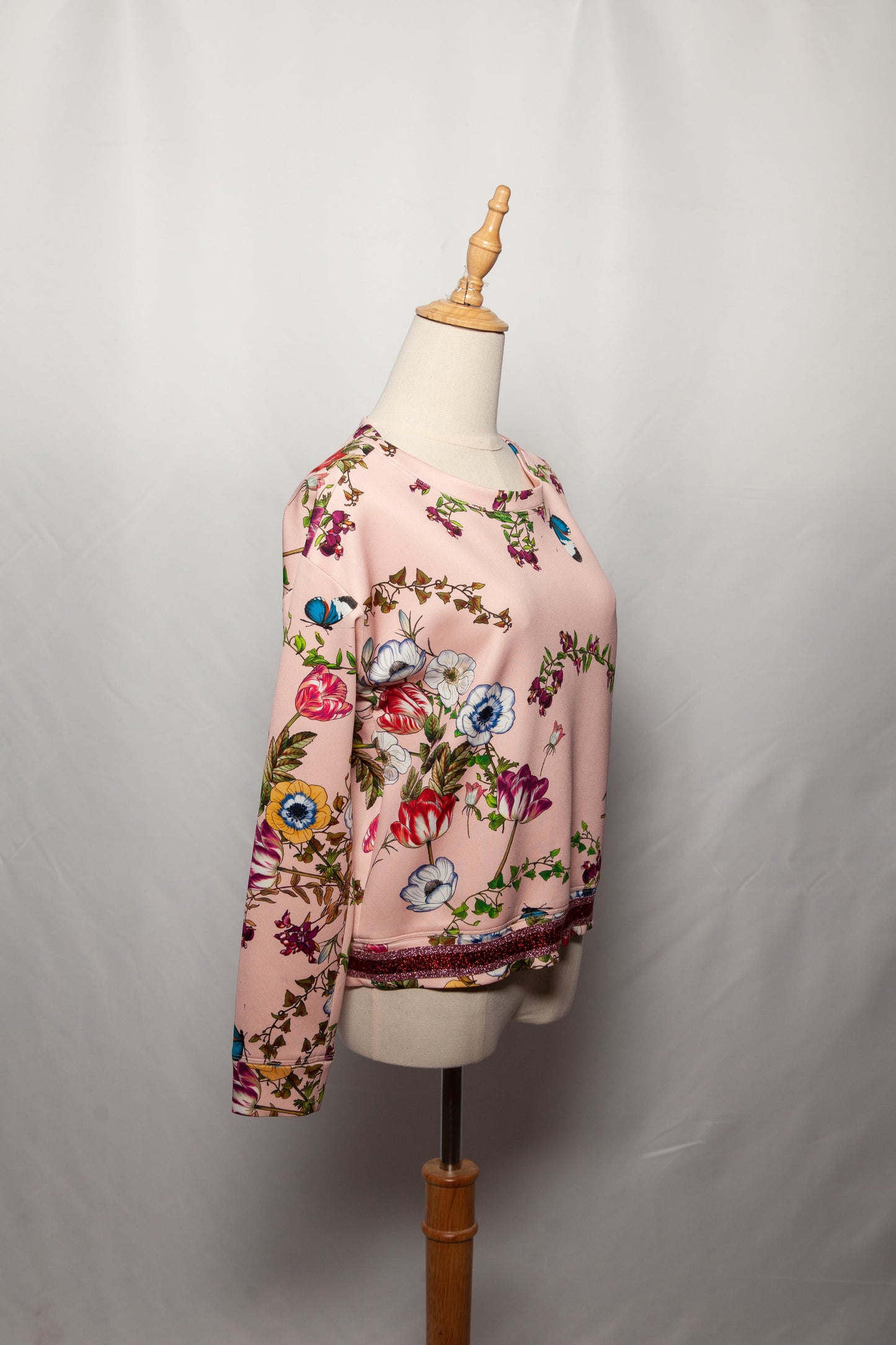 intrend pink floral sweater size s polyester good condition