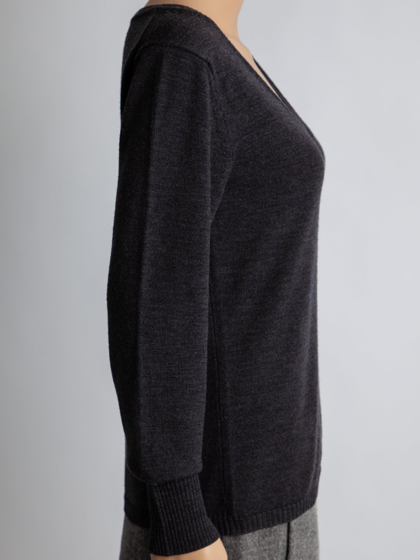good max mara gray cashmere v-neck sweater size m for women