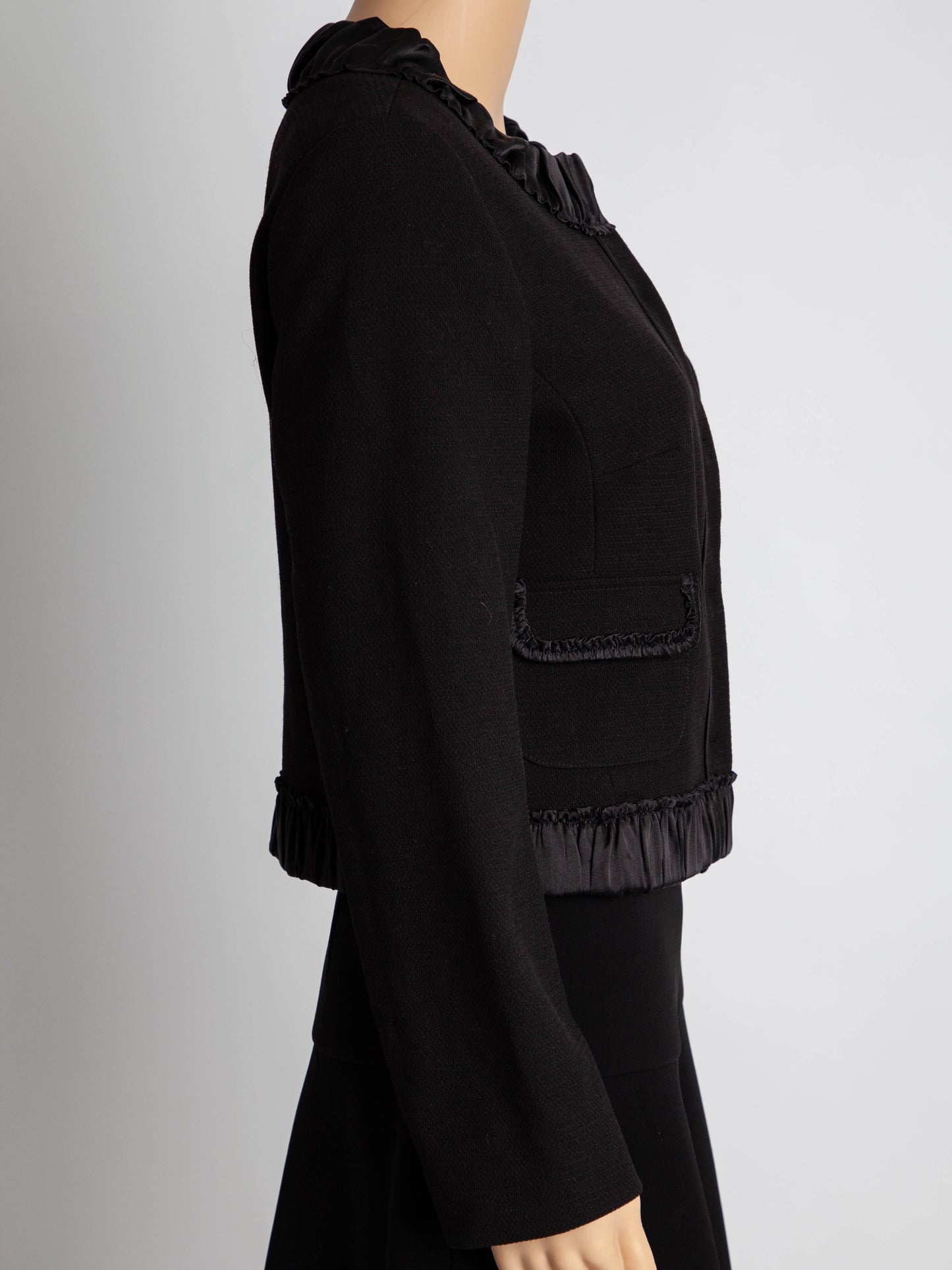 new maxco black viscose jacket with ruffled satin collar