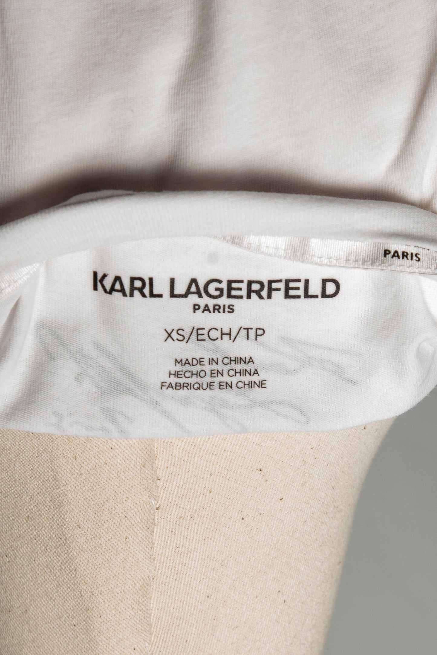 good karl lagerfeld white cotton t-shirt size xs with floral design