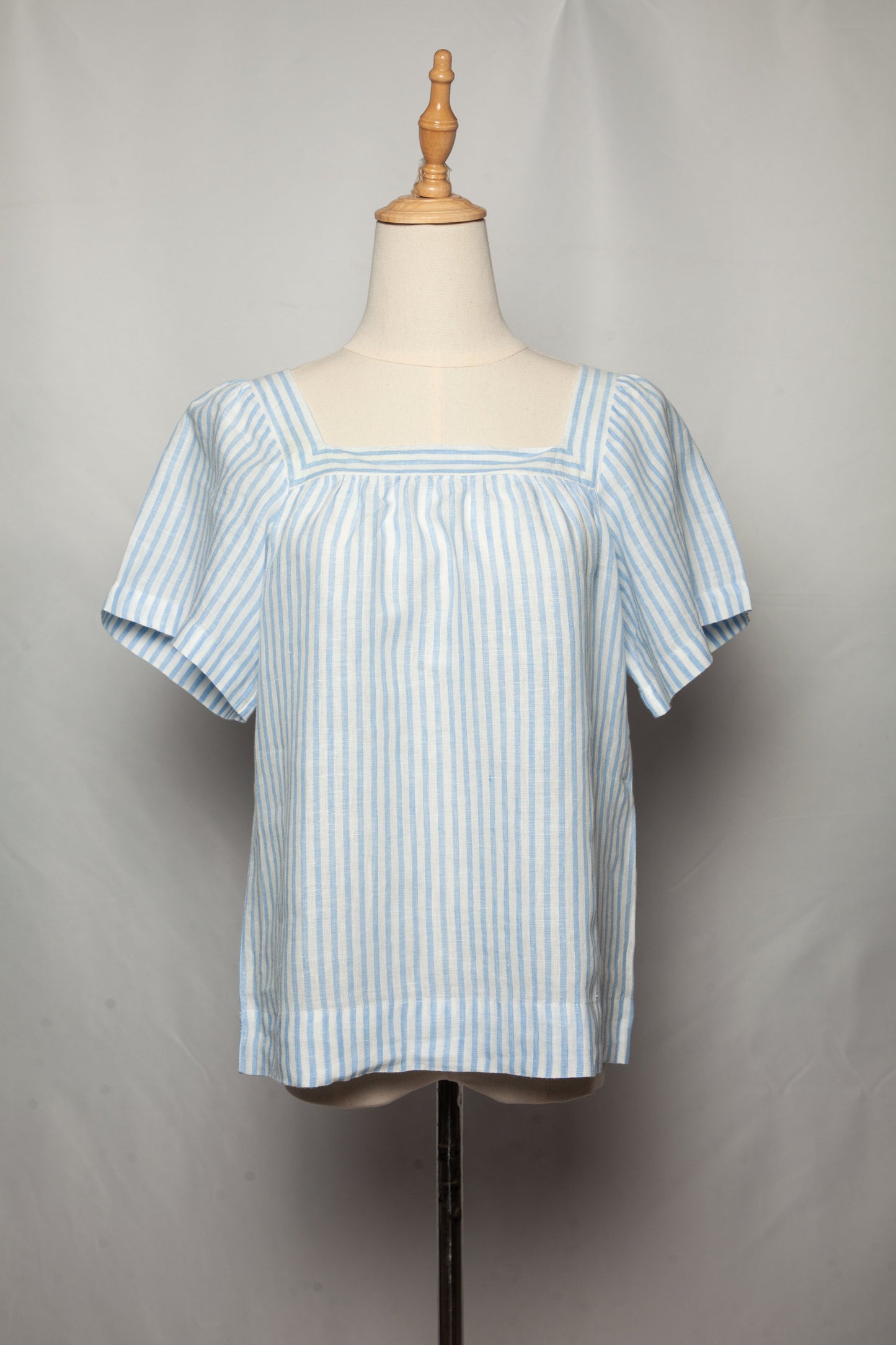 good saks fifth avenue blue striped blouse size s women