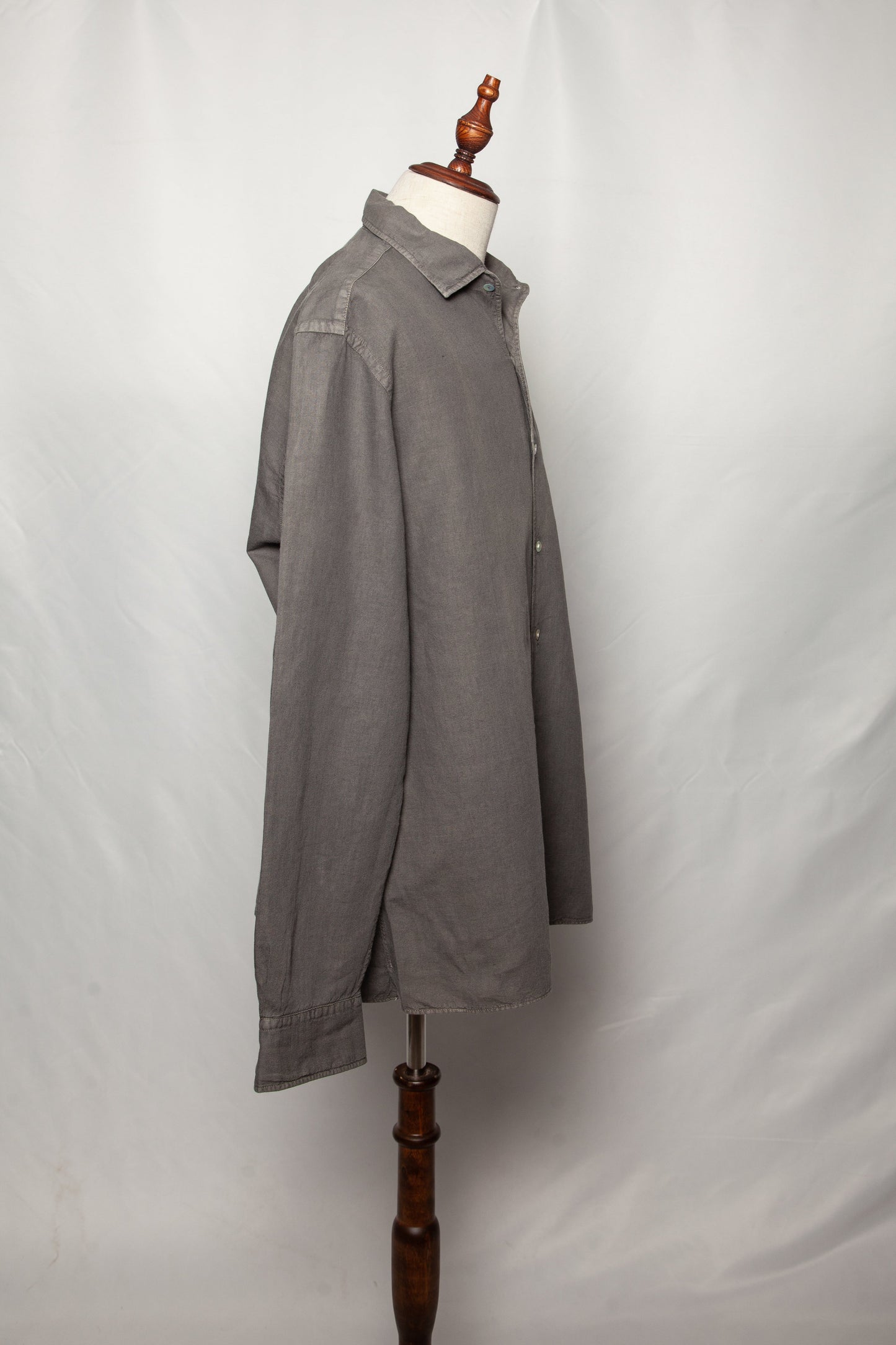 good scalpers gray long-sleeve button-up shirt size xs