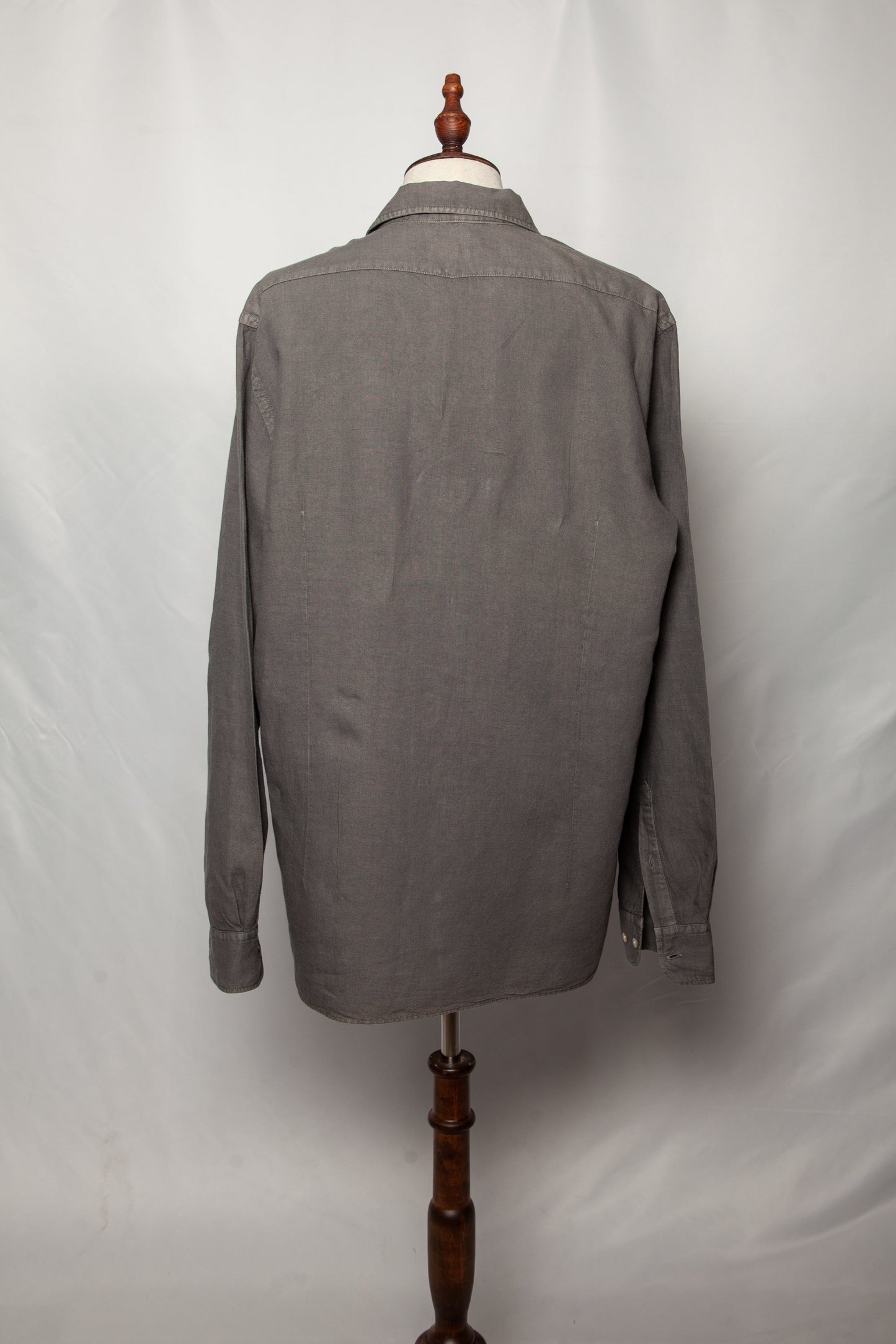 good scalpers gray long-sleeve button-up shirt size xs