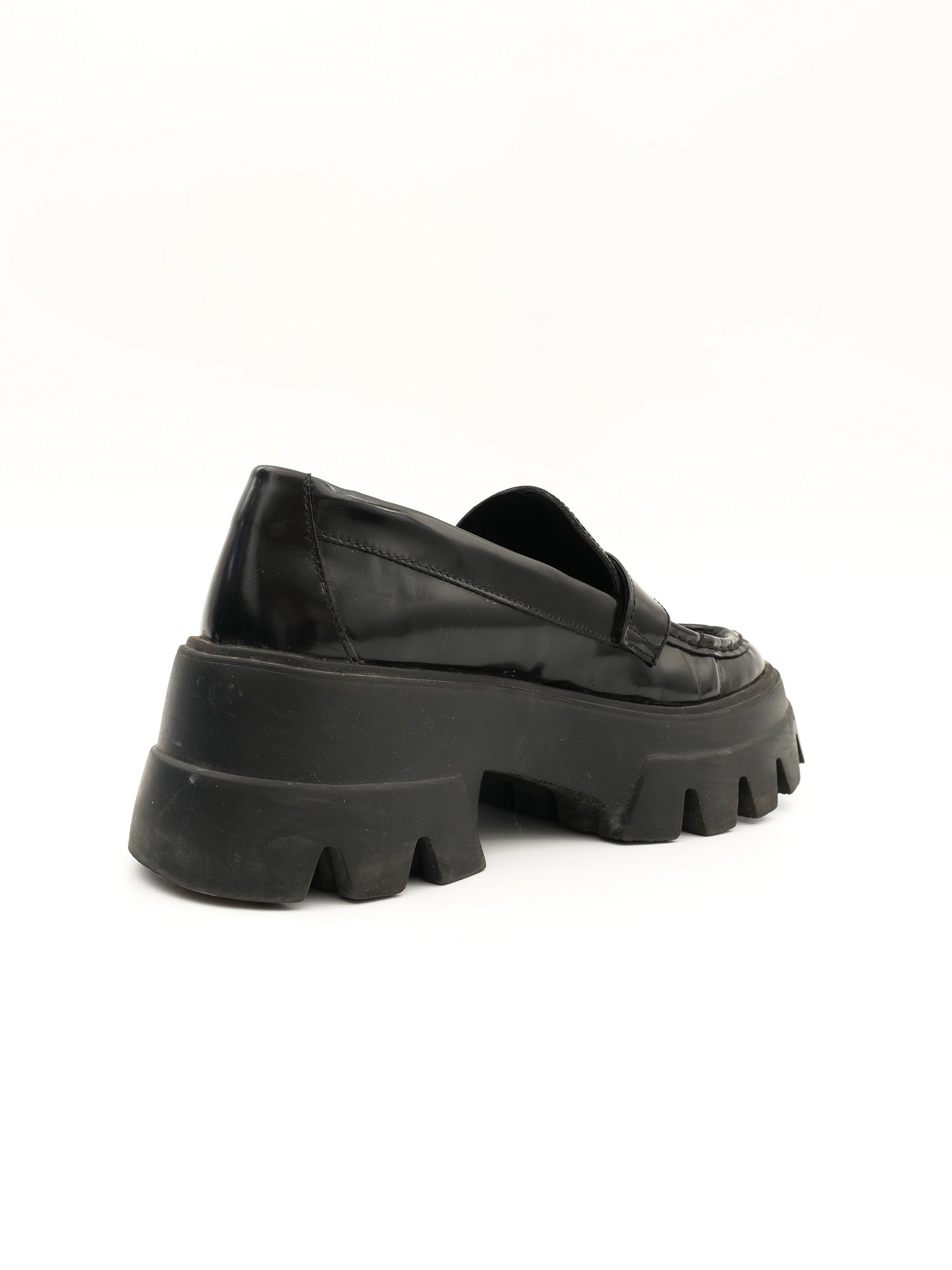average uterque black leather platform loafers with buckle size 39