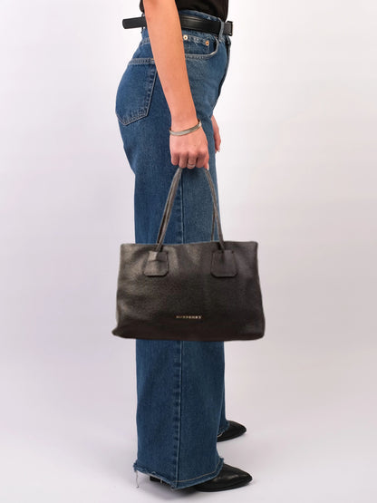 Average Condition Burberry Black Leather Tote Bag for Women