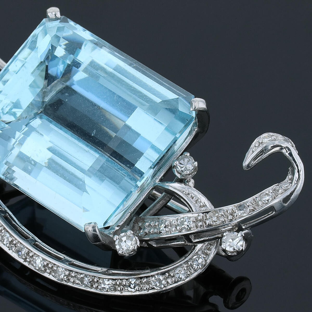 aquamarine, diamonds and gold brooch
