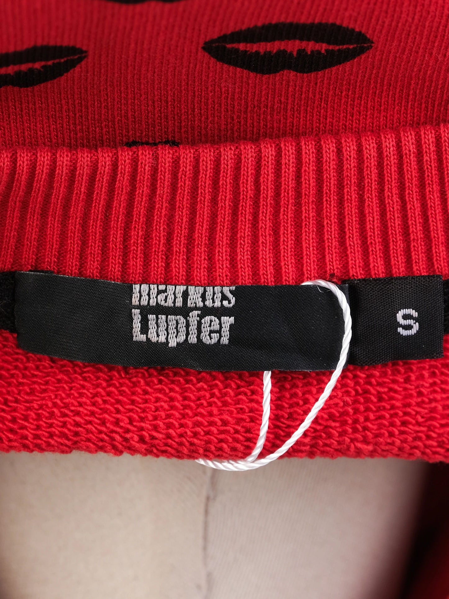 excellent markus lupfer red cotton sweater size s with lip print