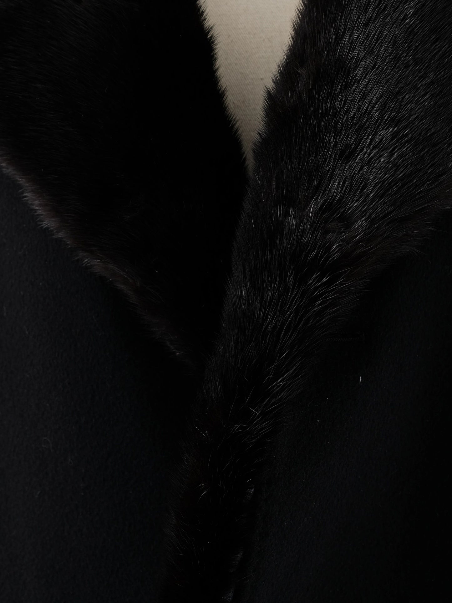excellent smalto black cashmere coat with fur collar size xl
