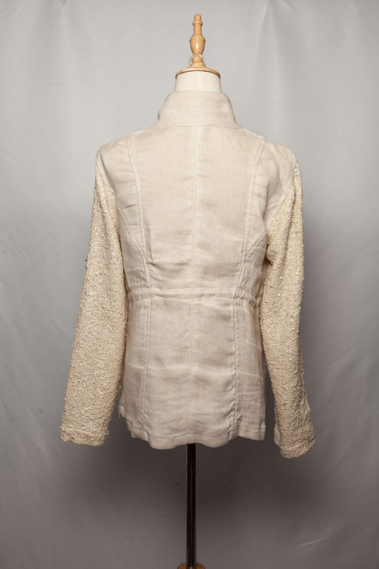 average generation love white jacket with high collar and textured sleeves