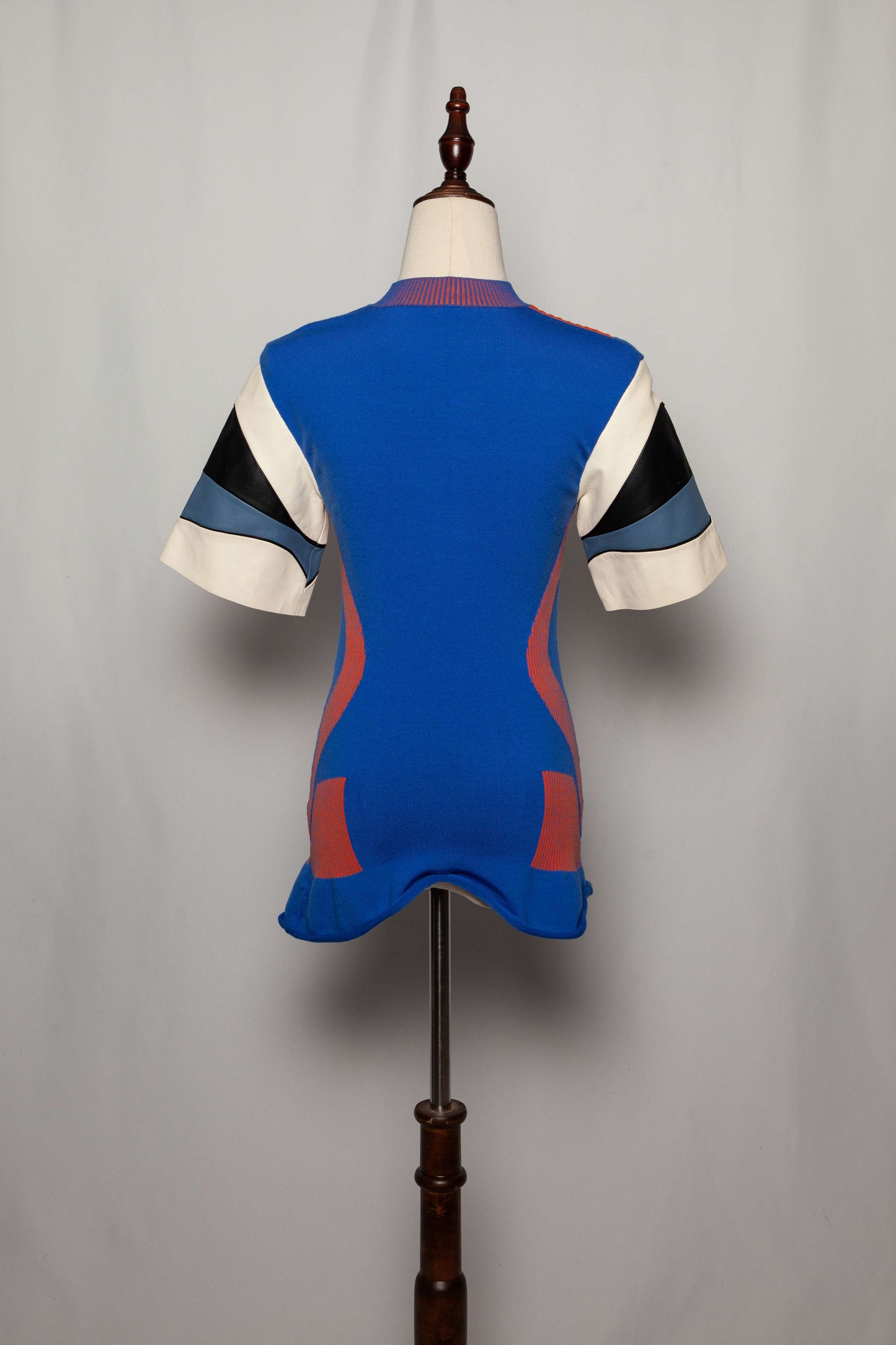 excellent louis vuitton blue angora wool top with abstract patterns