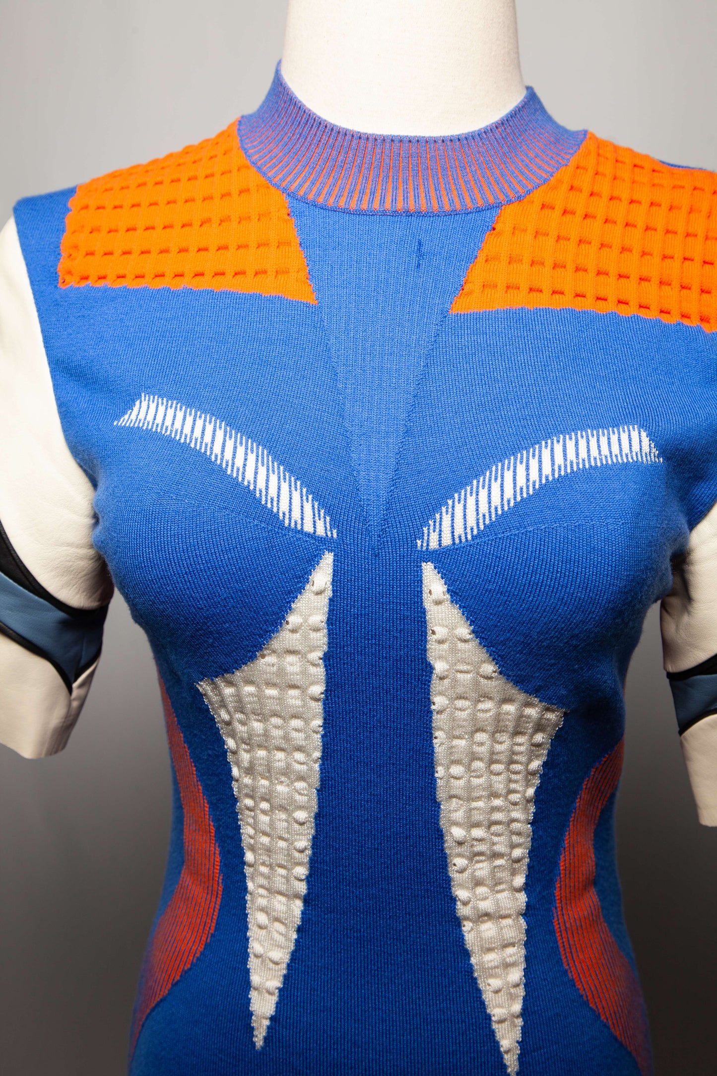 excellent louis vuitton blue angora wool top with abstract patterns