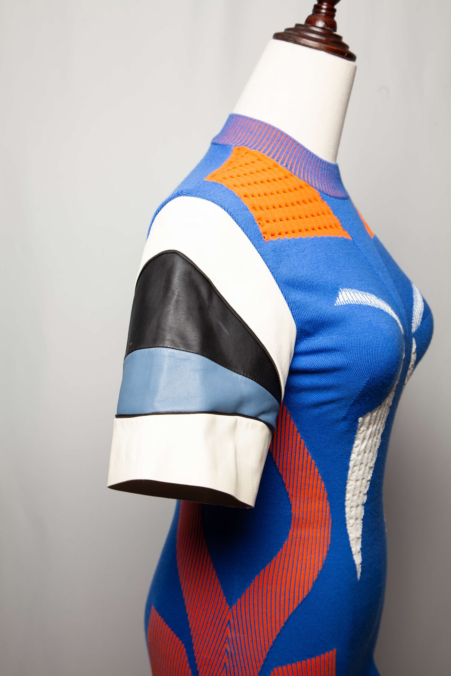 excellent louis vuitton blue angora wool top with abstract patterns