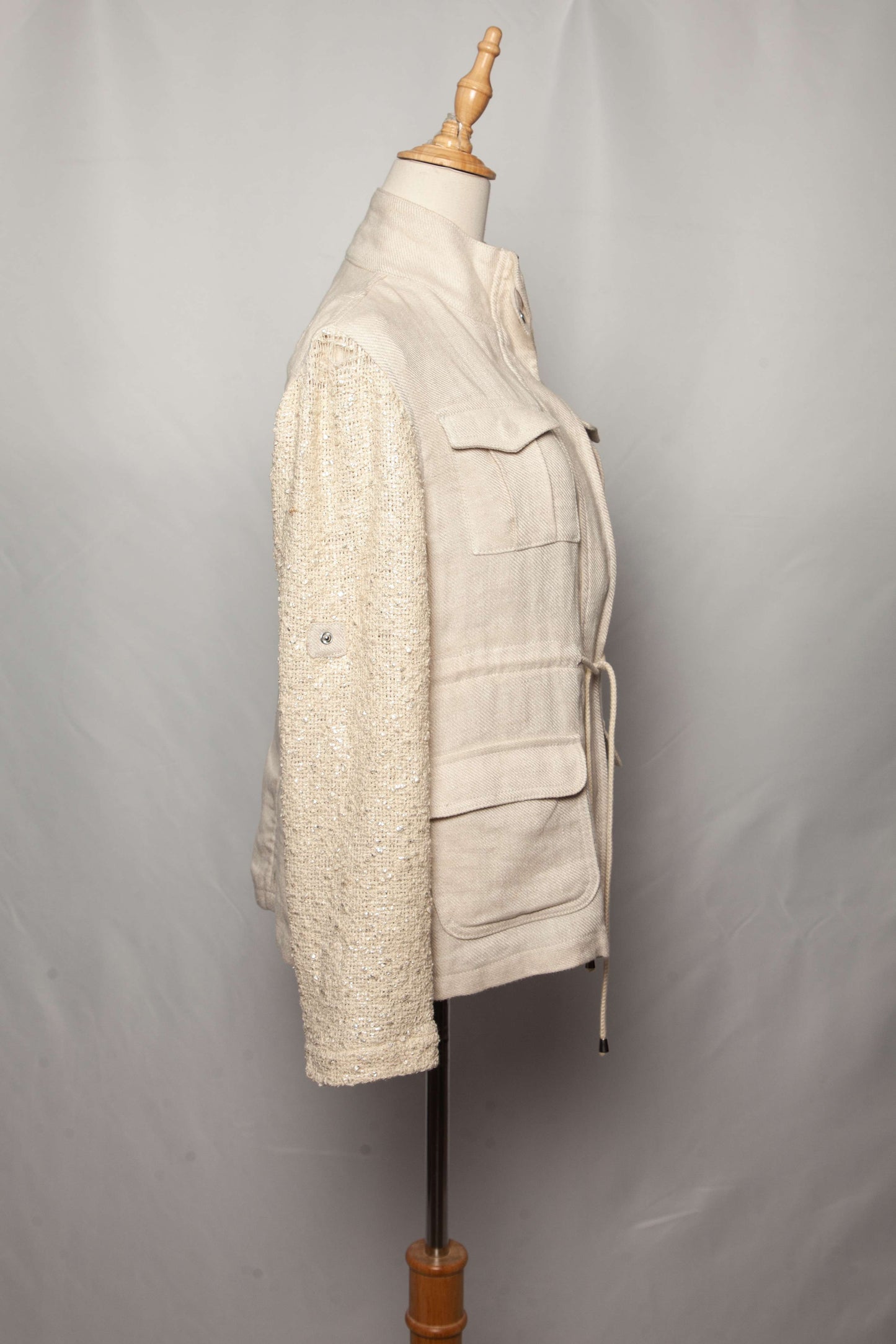 average generation love white jacket with high collar and textured sleeves