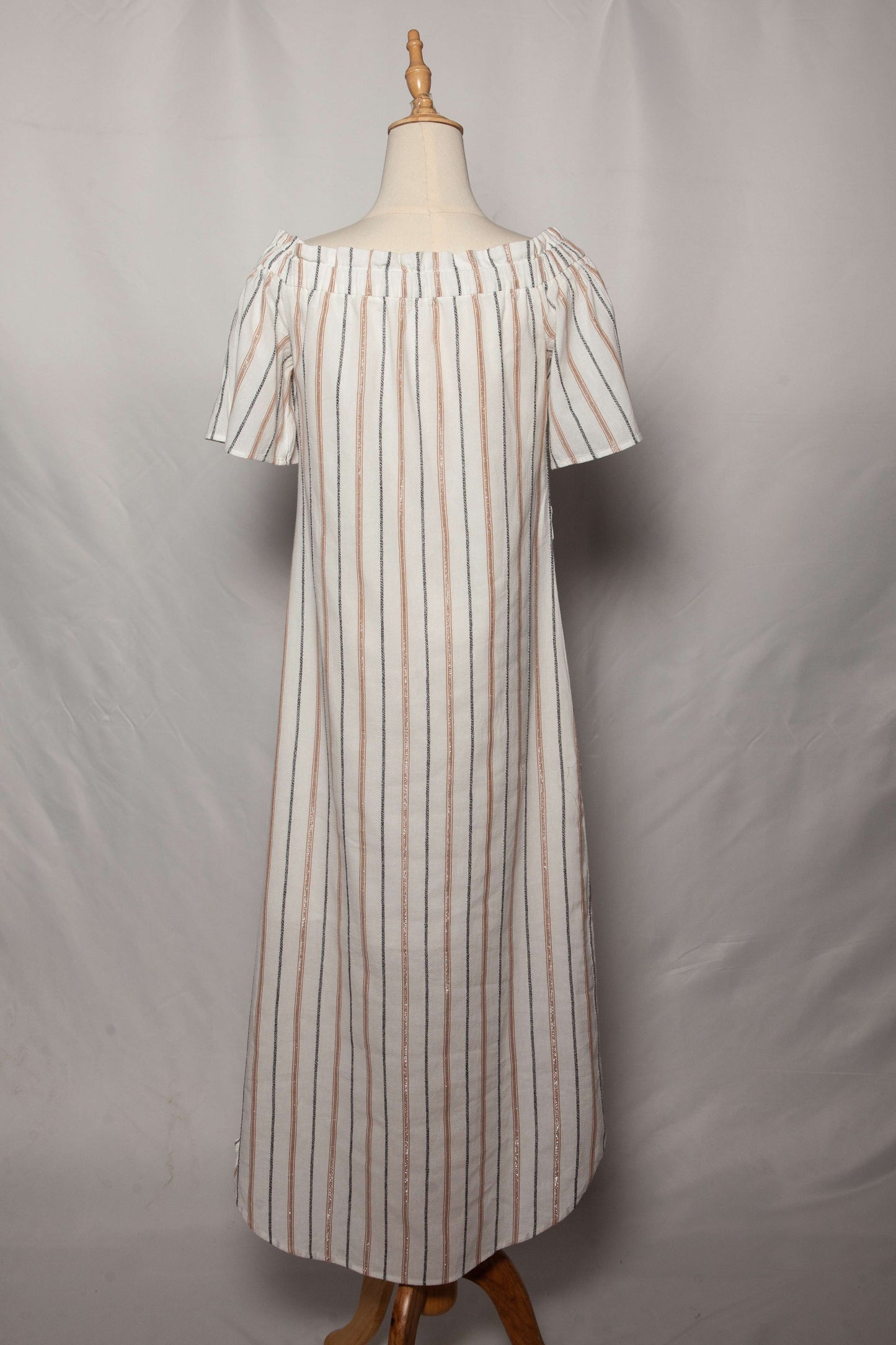 good bcbgmaxazria white striped dress xs short sleeve women