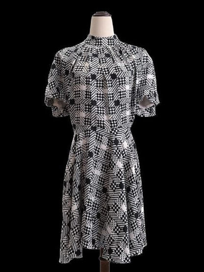 Good Louis Vuitton Black and White Geometric Silk Dress Size S