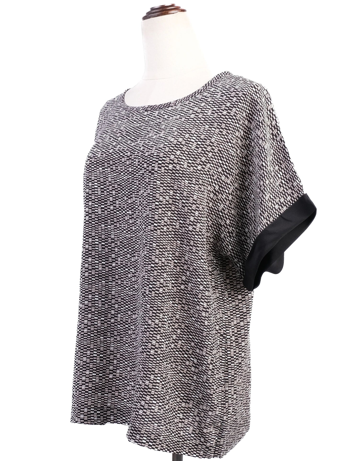 excellent vince black & white silk blouse size m with geometric pattern