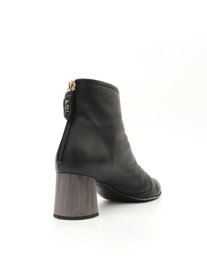 Excellent AGL Black Leather Ankle Boots Size 36 with Block Heel