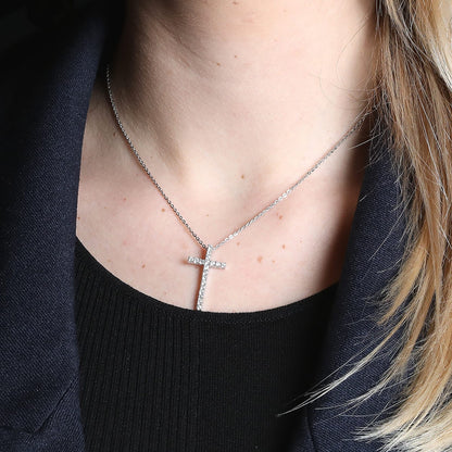 Diamonds and gold chain pendant