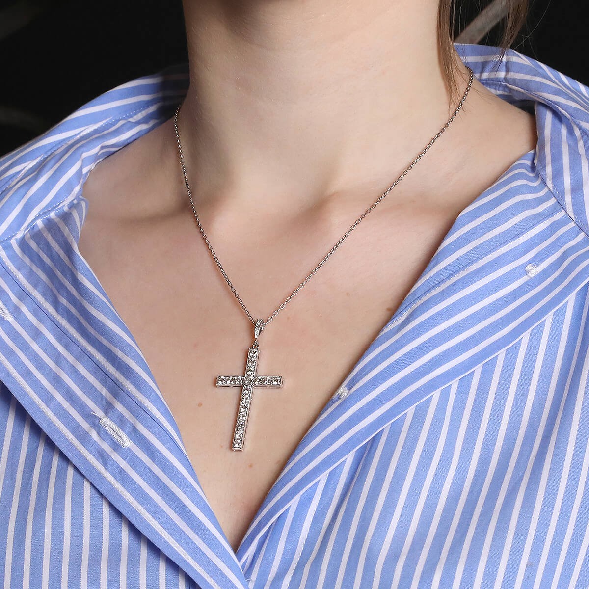 diamonds and gold pendant