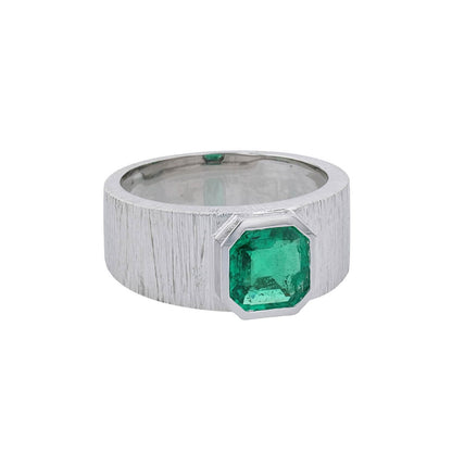 Emerald and gold ring