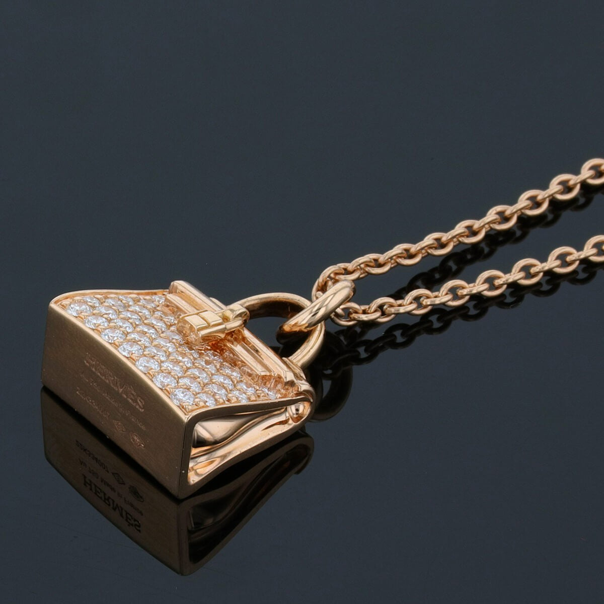 Hermes Amulettes Kelly diamonds and gold necklace