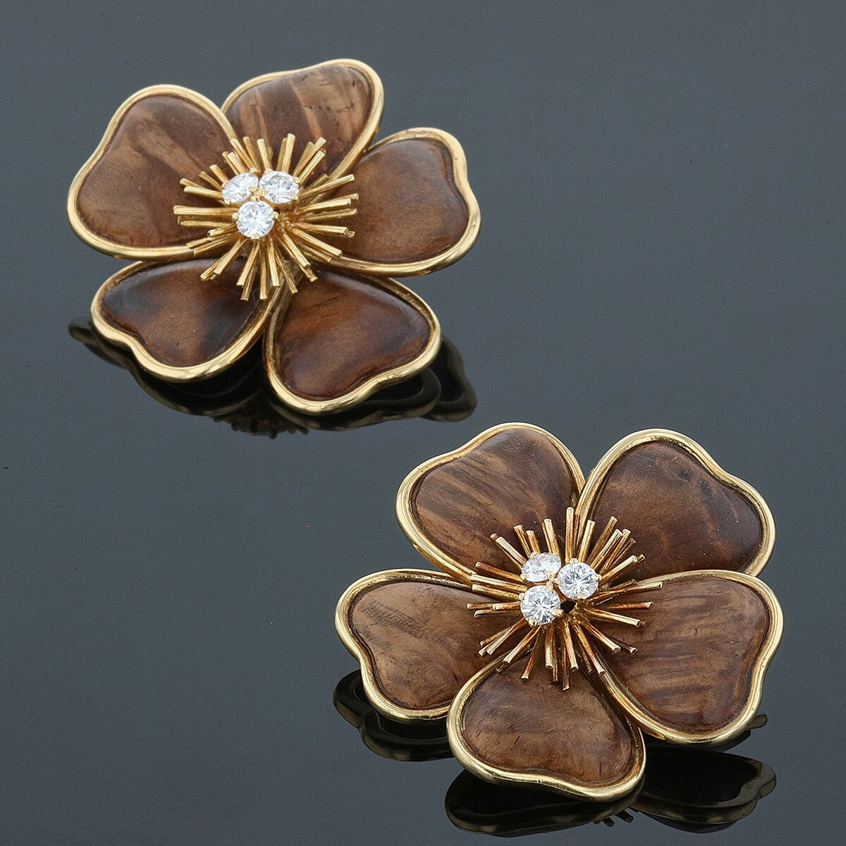 van cleef & arpels clžmatite wood, diamonds and gold earrings
