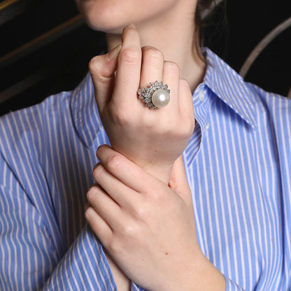 Van Cleef & Arpels cultured pearl, diamonds and platinum ring