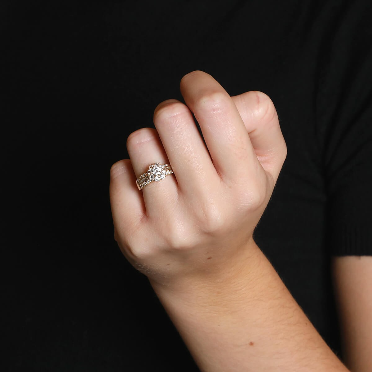 van cleef & arpels fleurette diamonds and gold ring