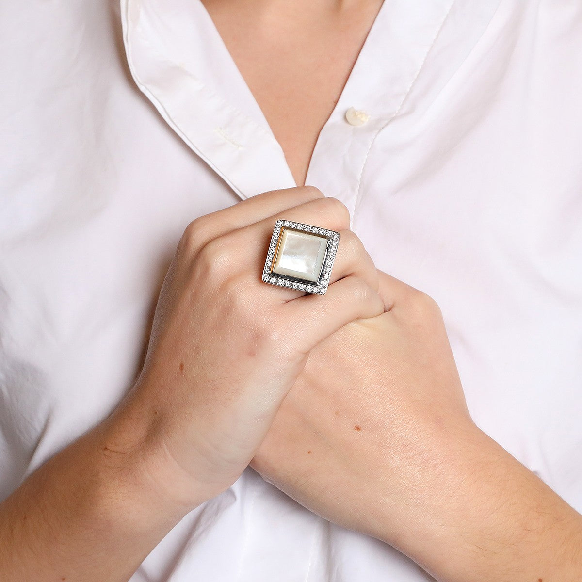 victoria casal diamonds, mother-of-pearl and gold ring